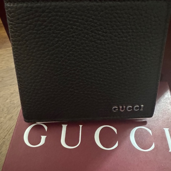 Brand new Never used Men’s Bifold Gucci wallet - Picture 8 of 16